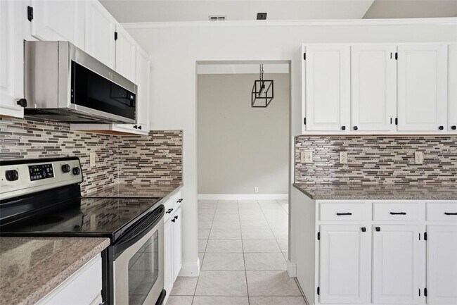 Building Photo - 14305 Tennyson Dr
