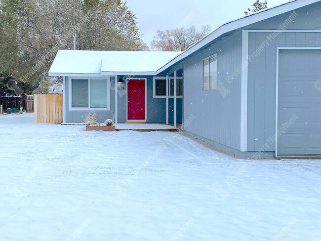 Primary Photo - 2 BR in Redmond w/ huge yard