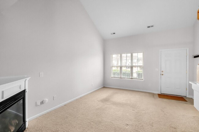 Building Photo - Master-on-Main End-Unit Townhome in Back Creek Villages!