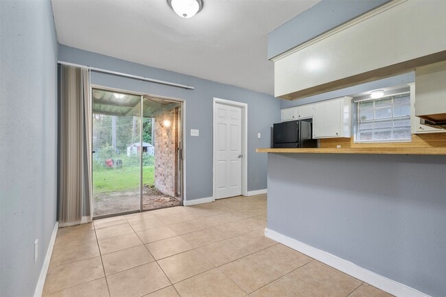 Building Photo - 1204 Crescent Blvd