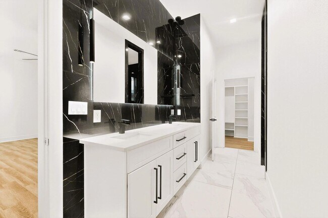 Building Photo - Modern 3 Bed, 3 Bath Home Near Downtown Dallas