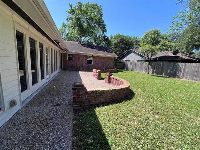 Building Photo - 9602 Fairdale Ln