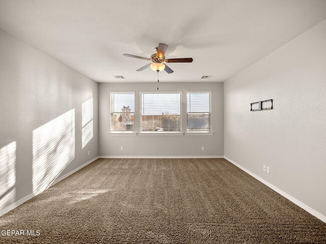 Building Photo - 5916 Hidden Acres Dr