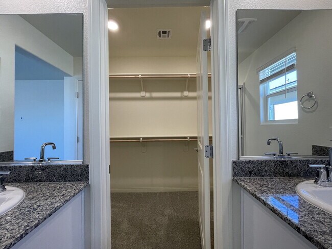 Building Photo - 4 BED 2.5 BATH 2 CAR GARAGE SINGLE FAMILY HOME IN CADENCE, HENDERSON w/ LARGE BACKYARD