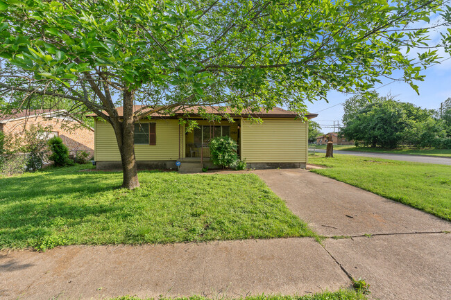 Primary Photo - 1302 Redondo Dr