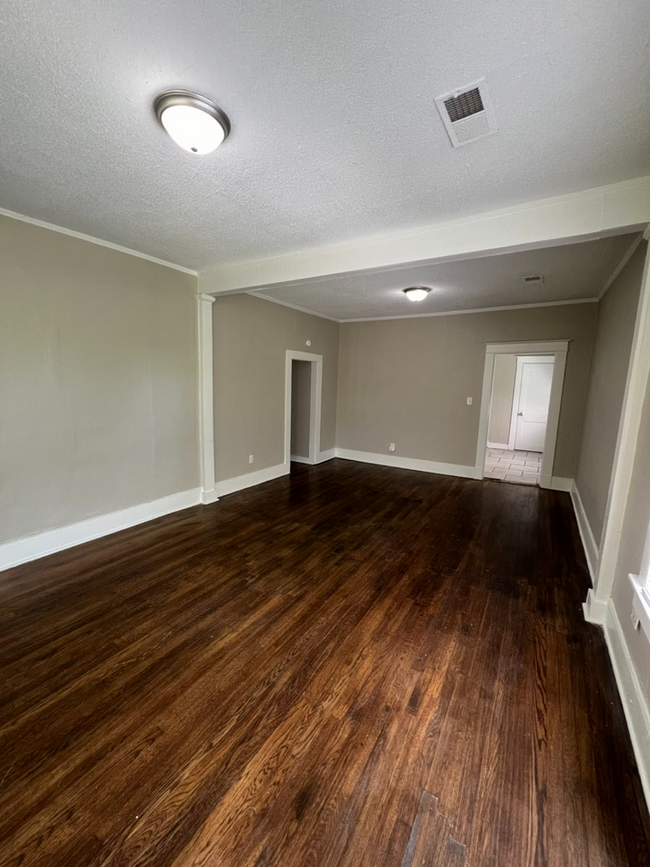 Building Photo - Move-in Special - 1/2 Off First month's re...