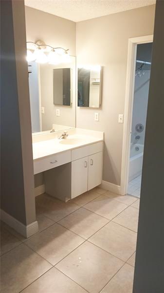 Building Photo - 922 Coral Club Dr