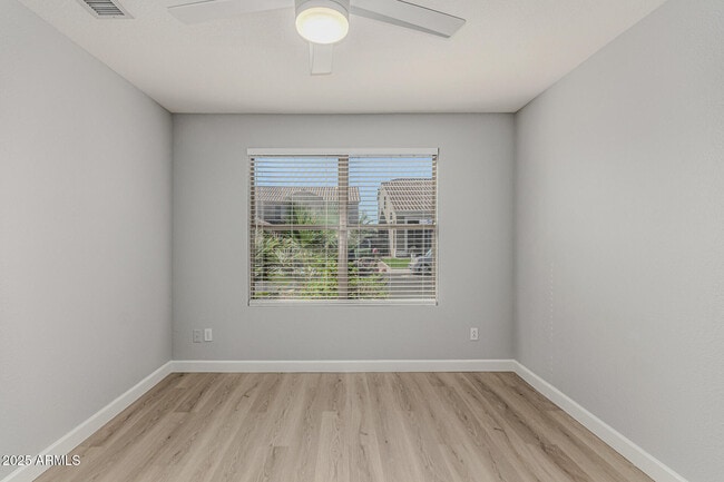 Building Photo - 6410 W Buckskin Trail