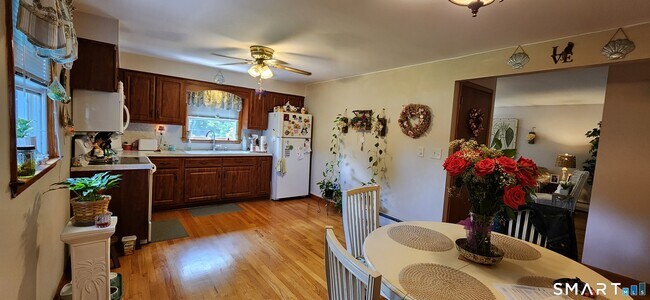 Building Photo - 219 3rd Ave
