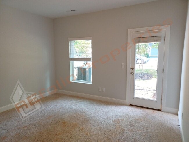 Building Photo - 718 Rosefield Dr