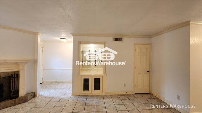 Building Photo - 2508 Bering Dr