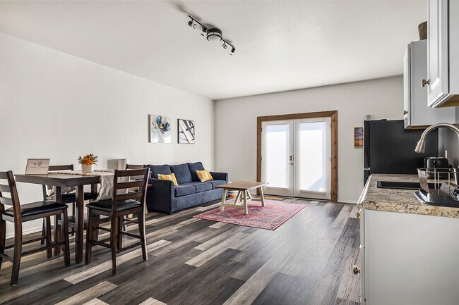 Building Photo - 311 Evening Grosbeak Dr