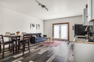 Building Photo - 311 Evening Grosbeak Dr