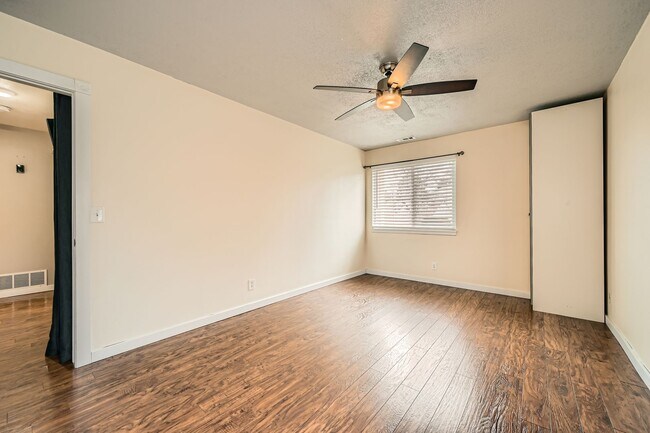 Building Photo - Main level Two Bedroom in Cheyenne Mountai...