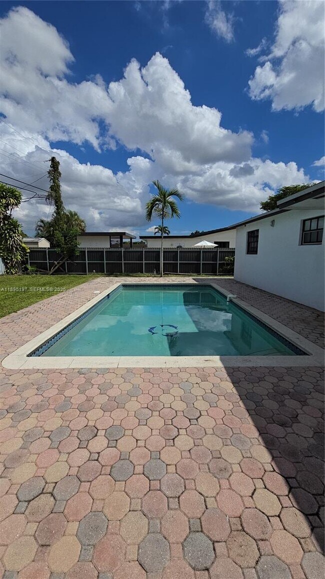 Building Photo - 9331 SW 27th St