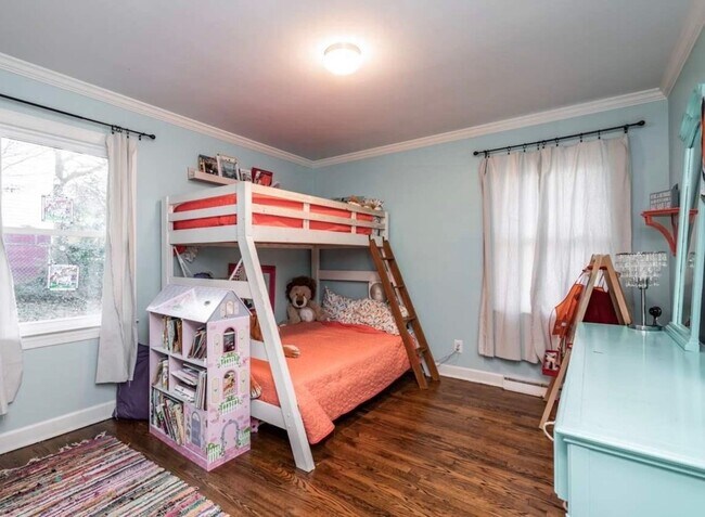 Building Photo - Low Maintenance 4BR/2BA Home near Downtown Greenville!