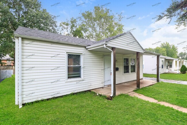 Building Photo - 26 Florval Dr