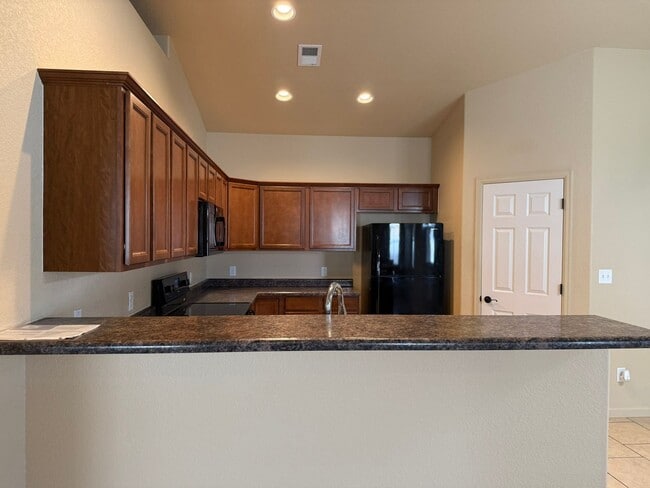 Building Photo - Beautiful 4 bedroom, 2 bath, 3 car garage ...