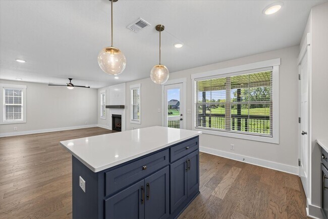 Building Photo - 393 Frontier Dr