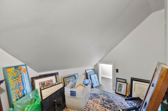 Building Photo - Beautiful 5 Bed 3.5 Bath Home! Available Summer 2026! Book Your Tour Today!