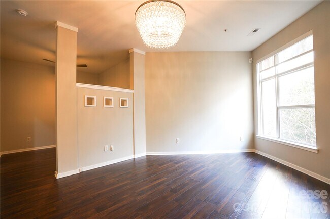 Building Photo - 2125 Southend Dr