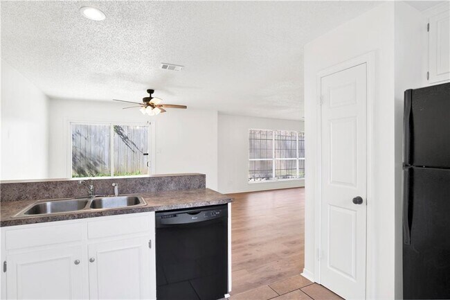 Building Photo - 5631 Bentley Ln