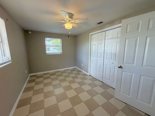 Building Photo - "Charming 3-Bed, 2-Bath on Jackson Street"