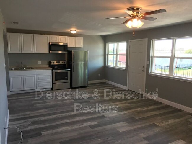 Building Photo - 3608 N Chadbourne St