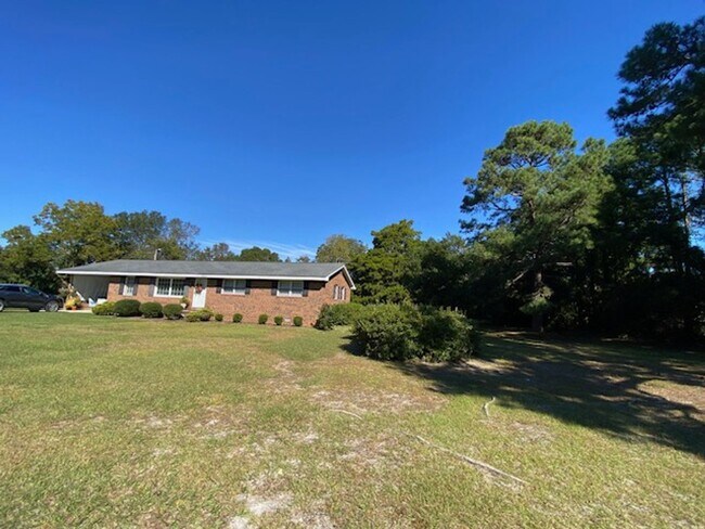 Building Photo - Christmas Move-In Special!! $500 off first month's rent