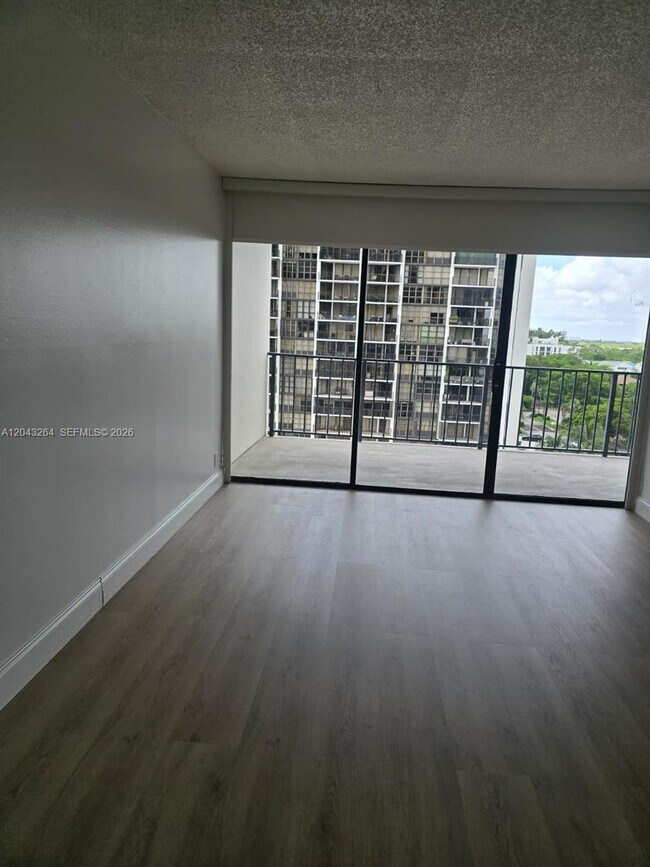 Building Photo - 1901 Brickell Ave