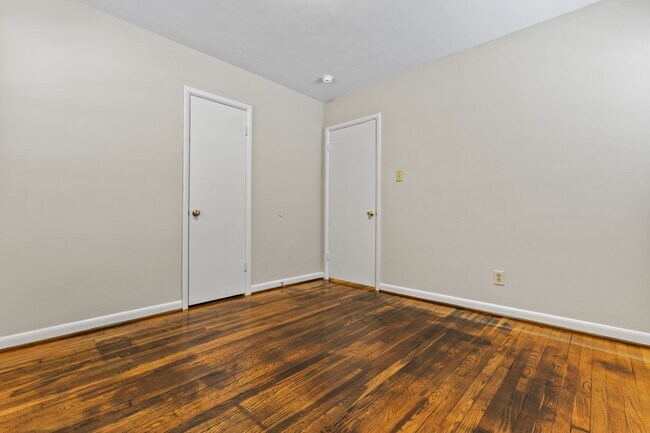 Building Photo - 257 Zandale Dr