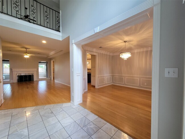 Building Photo - 2214 Old S Dr