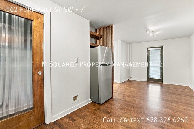 Building Photo - 562 Formwalt St SW