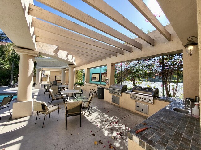 Building Photo - 3957 Nobel Dr