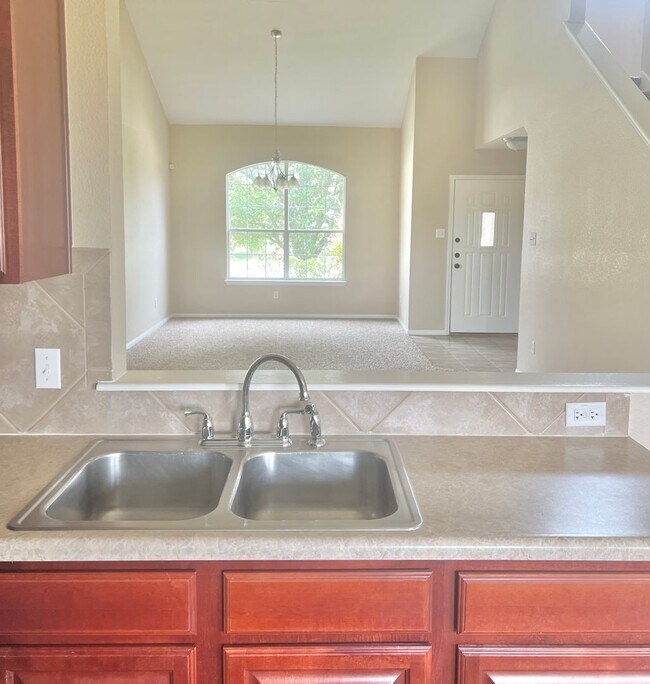 Building Photo - Beautiful 3-bedroom 2.5 bath home in Kille...
