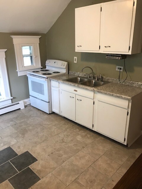 Kitchen2 - 423 W Shiawassee St