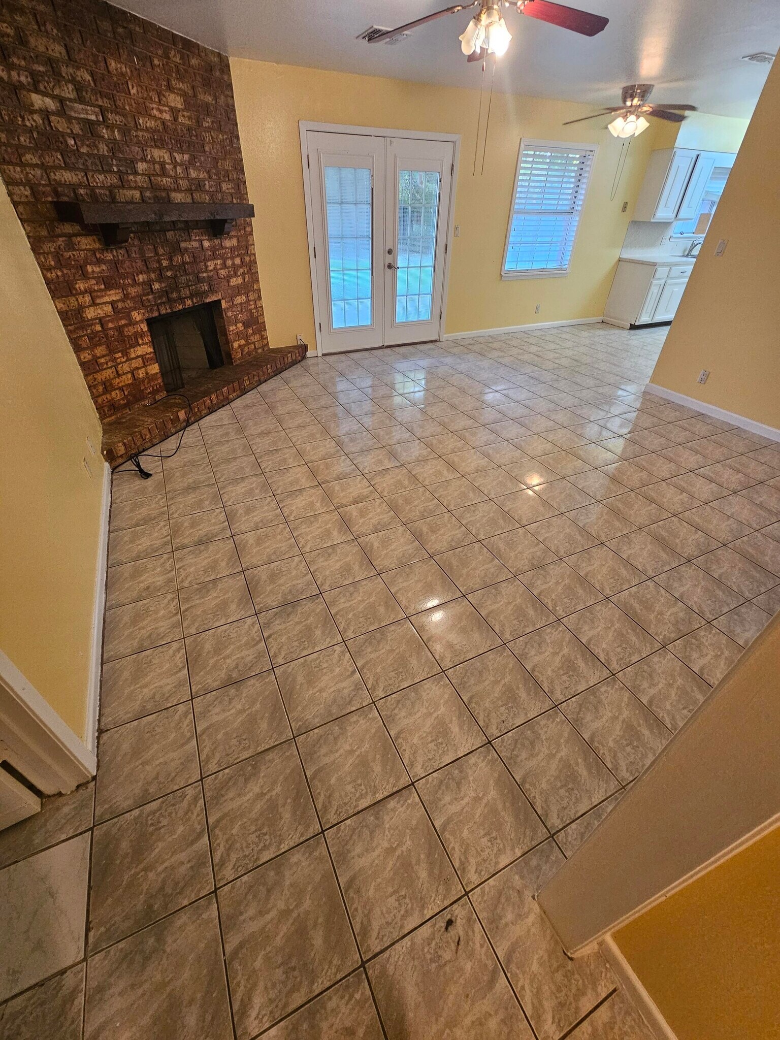 Living room - 618 Land O Lakes Dr
