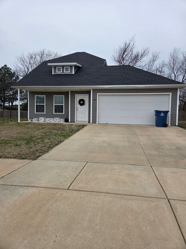 Building Photo - Beautiful 3-Bed, 2-Bath Home with Open Layout!