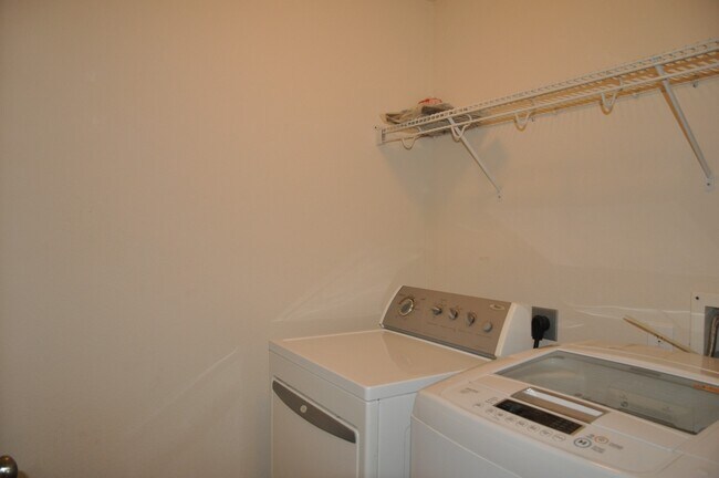 Building Photo - 16018 Limestone Lake Dr