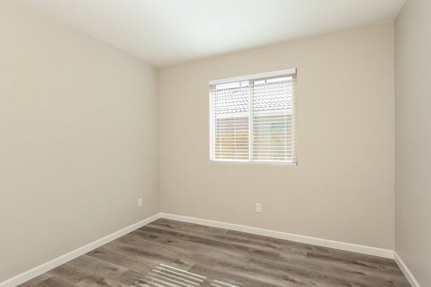 Building Photo - 25832 N 66th Dr