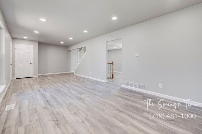 Building Photo - 6460 Bugle Dr