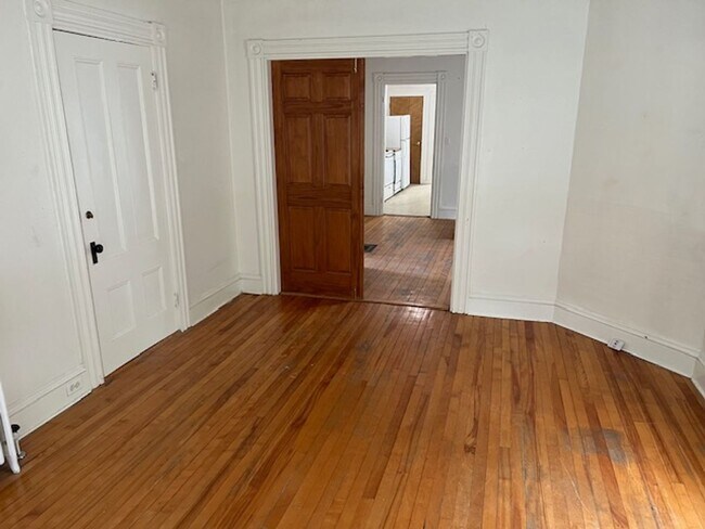 Building Photo - 84 College Ave