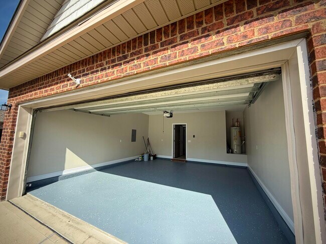 Building Photo - 399 Pin Oak Loop