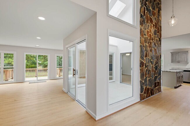 Building Photo - 300 Smoots Ln