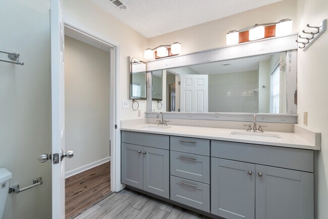 Building Photo - 1254 Watercrest Cir