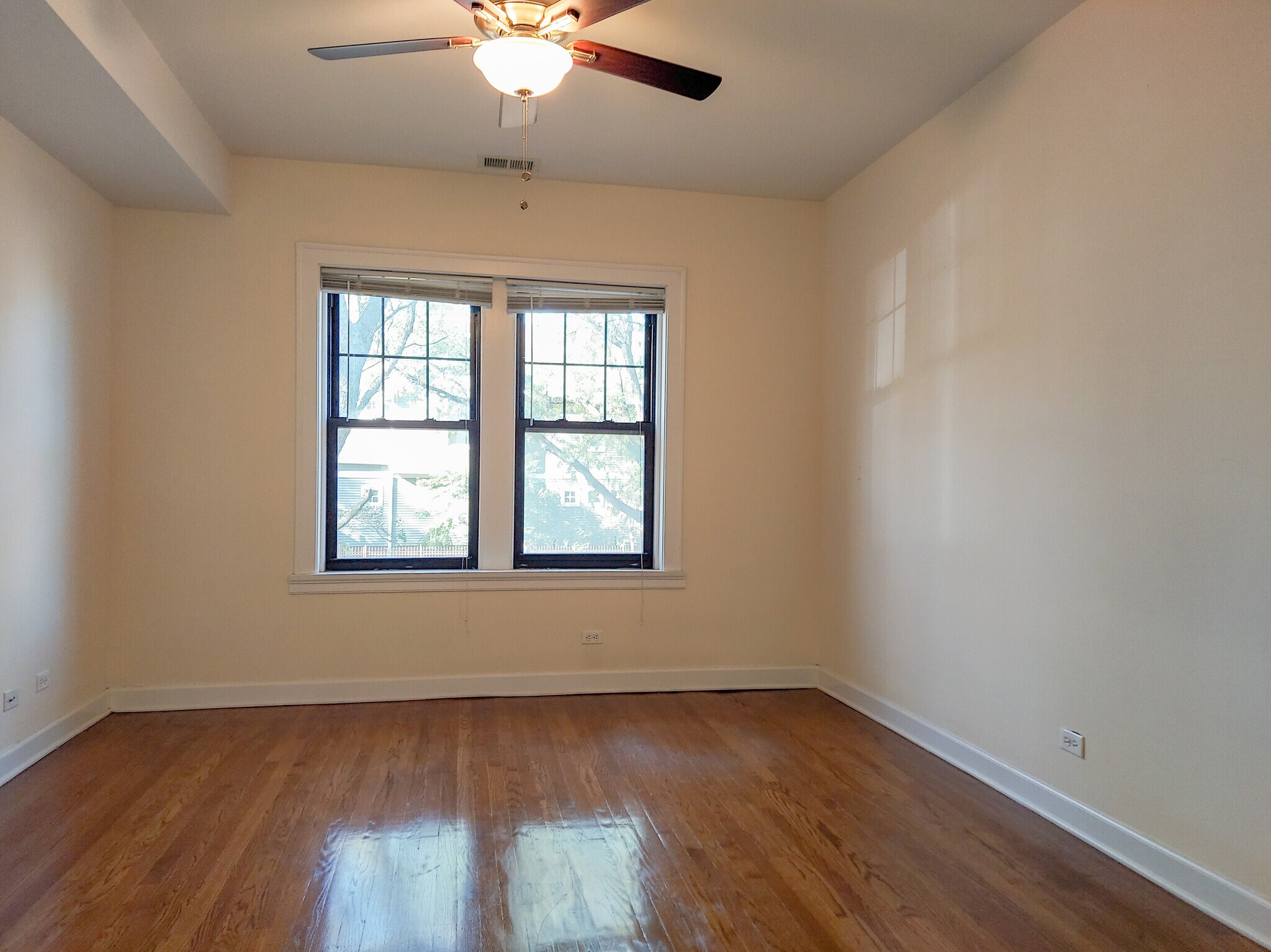 Building Photo - 4653 N Wolcott Ave