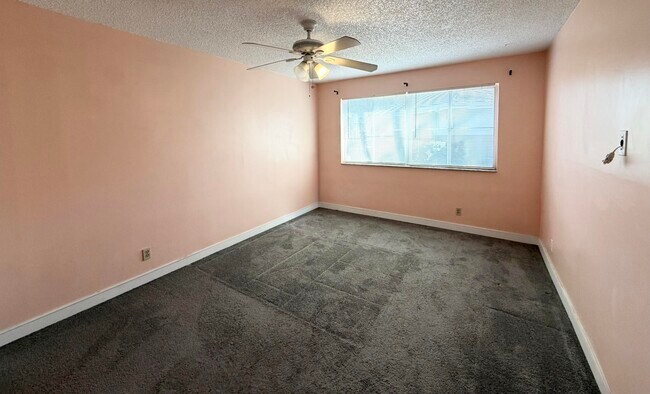 Building Photo - 9977 Westview Dr