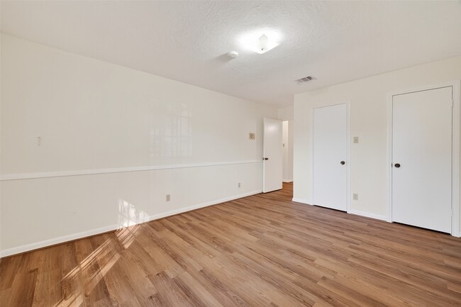 Building Photo - 9218 Rowan Ln