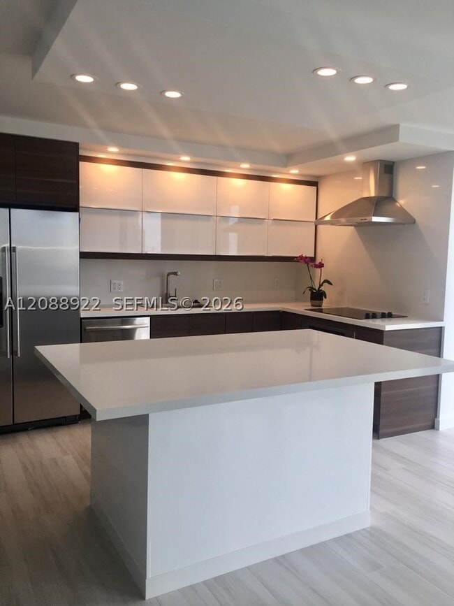 Building Photo - 881 Ocean Dr
