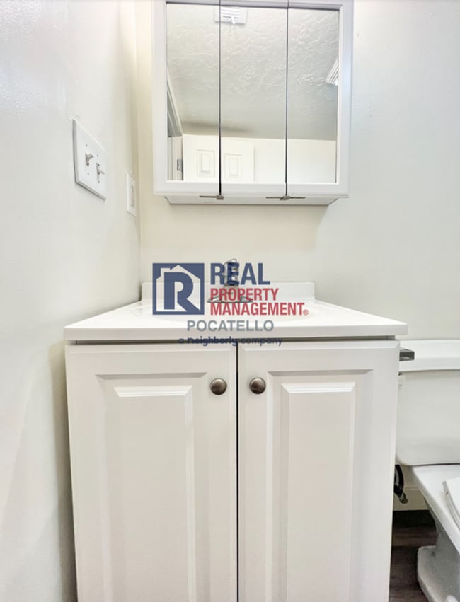 Building Photo - 635 N 14th